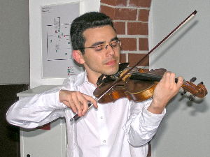 Nicht alle Hoffnungen erfüllt - Musikalisch wurde der Abend vom israelischen Geiger und Detmolder Musikstudenten Ariav Buchris mitgestaltet.