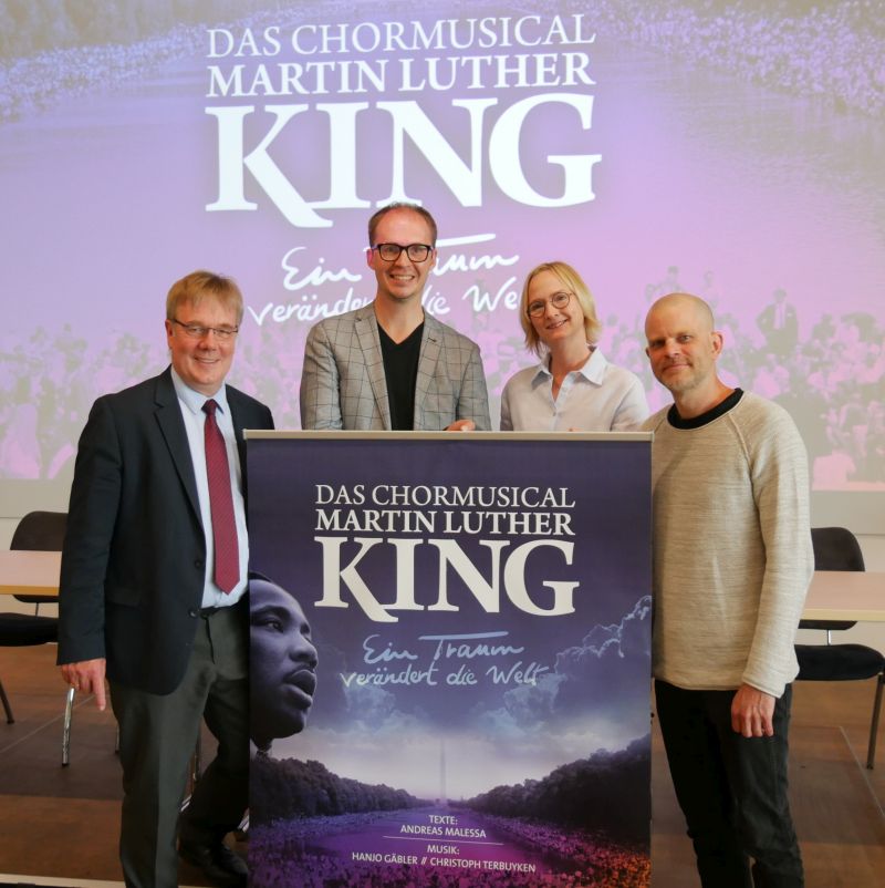 Chormusical Martin Luther King in Lemgo - Freuen sich auf viele Sängerinnen und Sänger: Landessuperintendent Dietmar Arends, Marcel Volkmann, Maria Prinzessin zur Lippe und Christoph Terbuyken (v.l.)