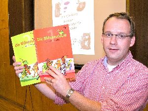 Neue Noten für Debütanten - Landesposaunenwart Christian Kornmaul stellte den Vertretern der Posaunenchöre neue Literatur zur Anfängerausbildung vor.