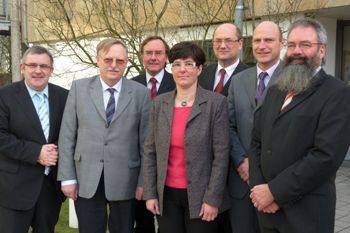 Stadermann wieder Präses - Der Landeskirchenrat: Theologischer Kirchenrat Tobias Treseler, Gert Deppermann (Synodalvorstand), Juristischer Kirchenrat Dr. Arno Schilberg, Synodale Kerstin Koch, Landessuperintendent Dr. Martin Dutzmann, Dirk Henrich-Held (Synodalvorstand), Präses Michael Stadermann (Synodalvorstand). (von links)