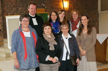Gemeinschaft braucht Vielfalt - Landespfarrer Andreas Mattke hielt die Predigt im Gottesdienst. Zu Lehrkräften des Fachs Evangelische Religionslehre wurden berufen: Lena Kleinschmidt, Sabine Christina Quandt, Kathrin Manthey (obere Reihe, von links), Heike Blask, Judith Hüpsel, Antonia Hamm, Judith Brinkmann (von links).