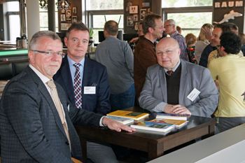 Kurzfilme im Religionsunterricht - In der Filmwelt Lage: Referent Dr. Manfred Karsch, Landesschulpfarrer Andreas Mattke, Leitender Regierungsschuldirektor Helmut Zumbrock. (von links)