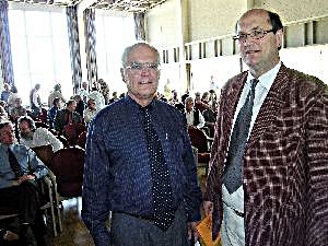 Christlich-muslimischer Dialog - Landessuperintendent Dr. Martin Dutzmann (rechts) konnte auf der Pfarrkonferenz der Lippischen Landeskirche Professor Dr. Bertold Klappert begrüßen.